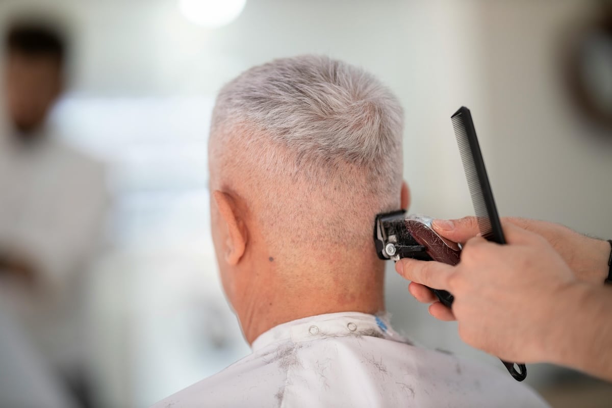 Come usare il rasoio elettrico per farsi la barba nel modo giusto?