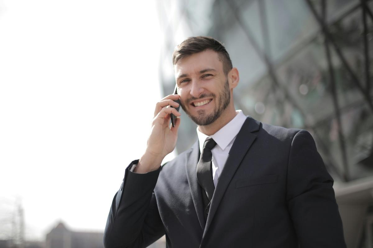 Come Scegliere il Perfetto Abito da Uomo