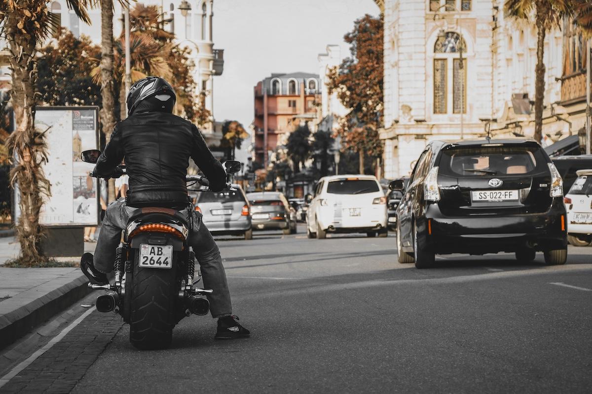 Moto vs. Auto: Qual è la Scelta Migliore per Te