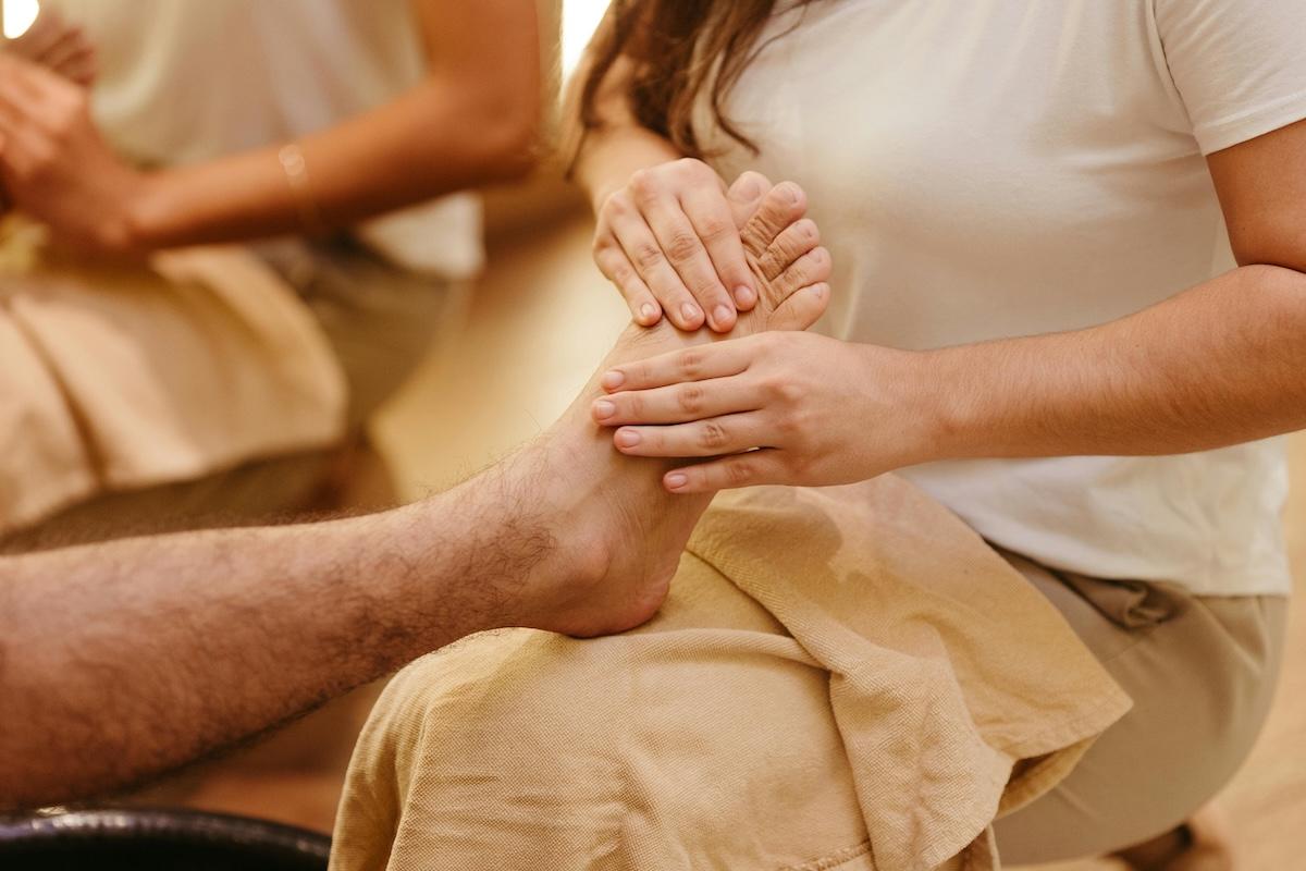 La riflessologia plantare: partire dai piedi per stare meglio