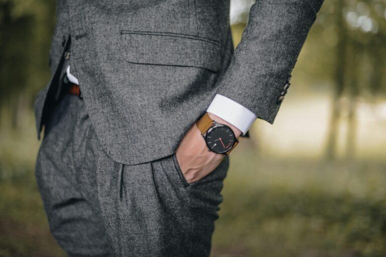 Guida taglie, tessuti e stile: l’abito da uomo perfetto